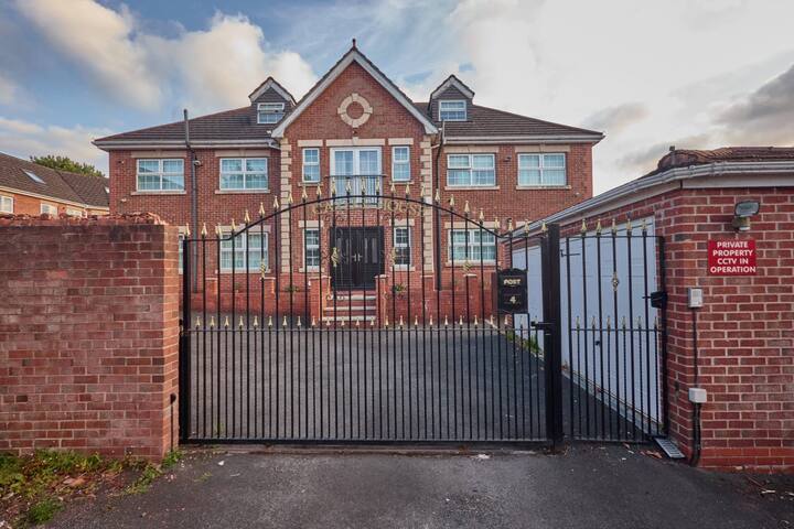 House In the Heart of town 15 min from Manchester