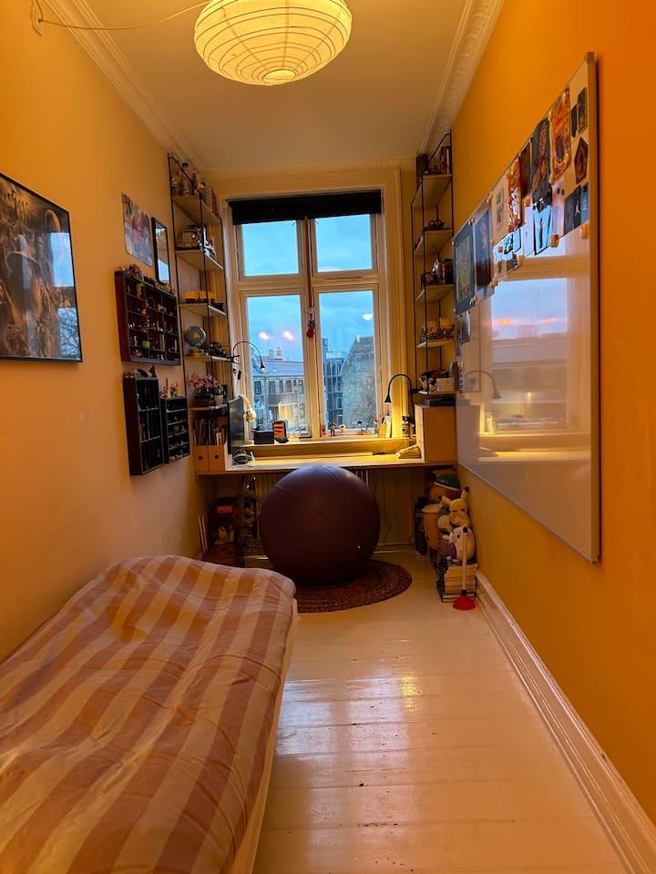 Dormitorio en el quinto piso - niños romm - cama 190x70 cm