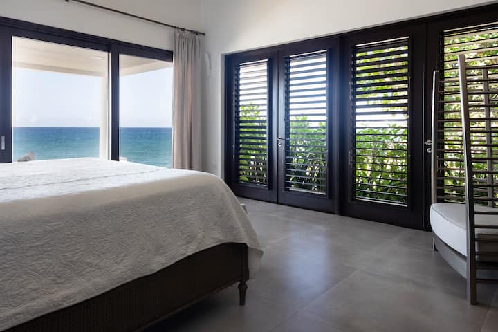 Master suite 2, ocean & garden views 