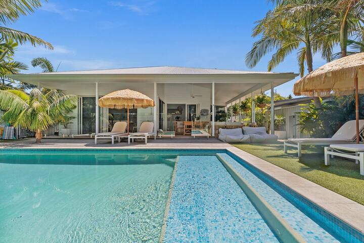 Palm Cove Gated Beachside Retreat