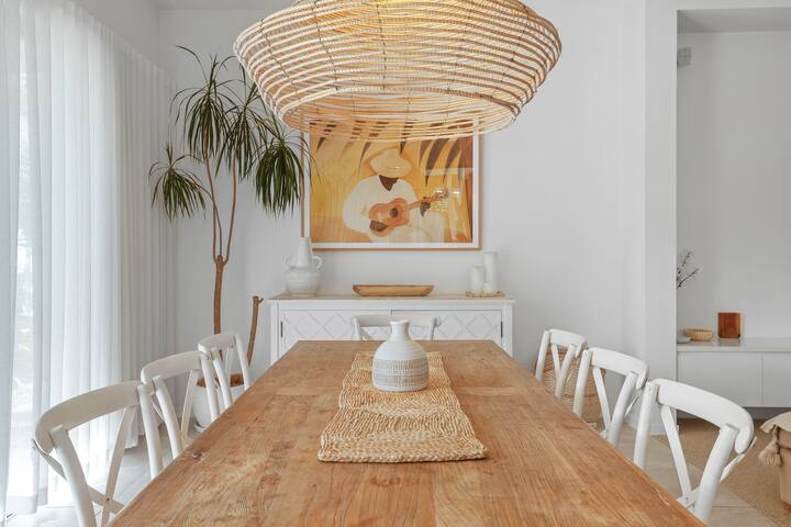 Palm Cove Gated Beachside Retreat gallery image 4