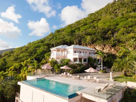 Luxury 5-Bedroom Villa with Oceanview - Cades Reef