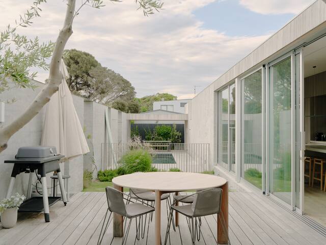 Topaz Beach House – Luxe Coastal Living with Pool gallery image 3