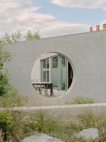 Topaz Beach House – Luxe Coastal Living with Pool gallery image 2