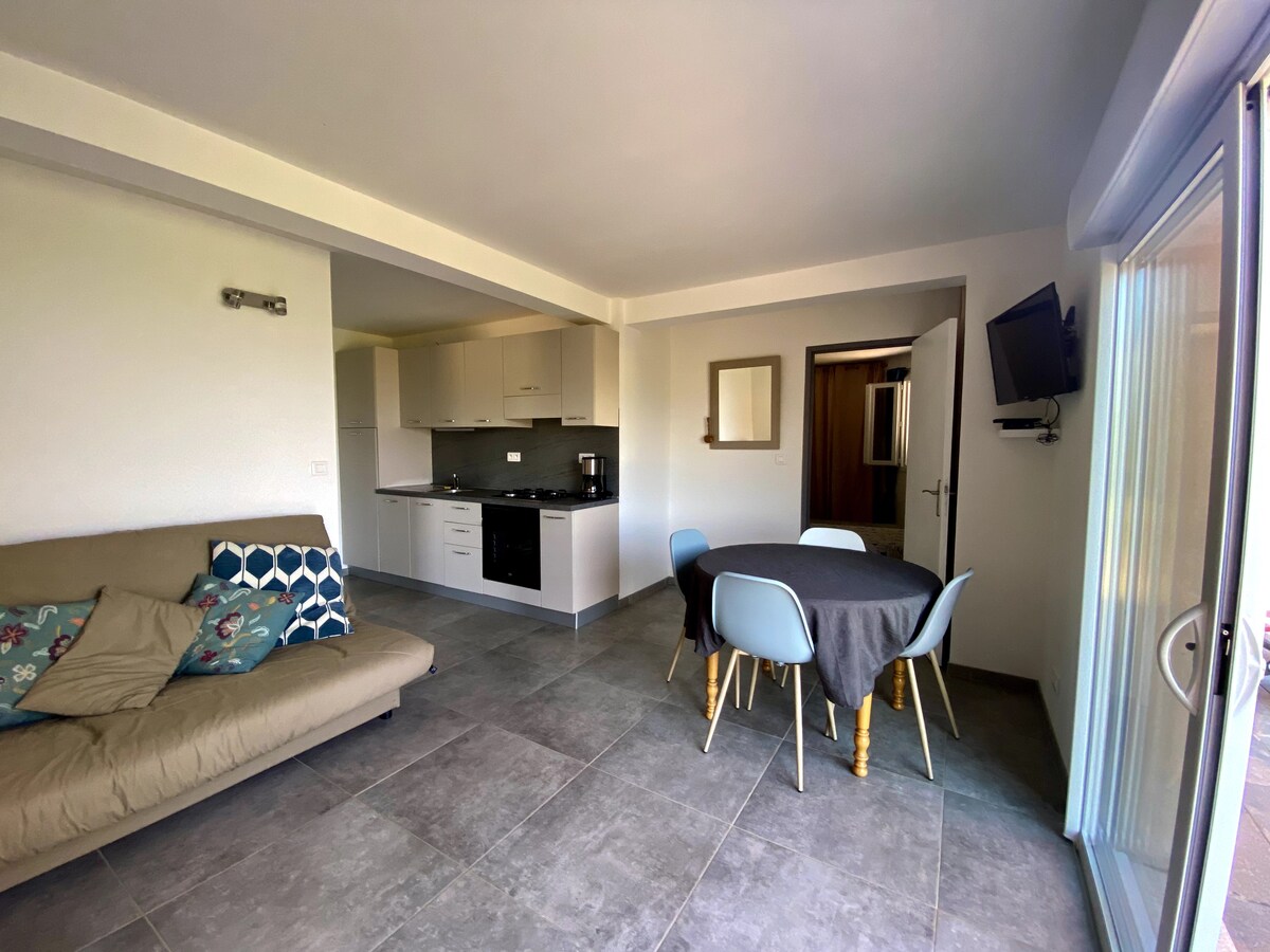 Leistungsstarkes Airbnb: Ground floor, very nice view. in Calcatoggio