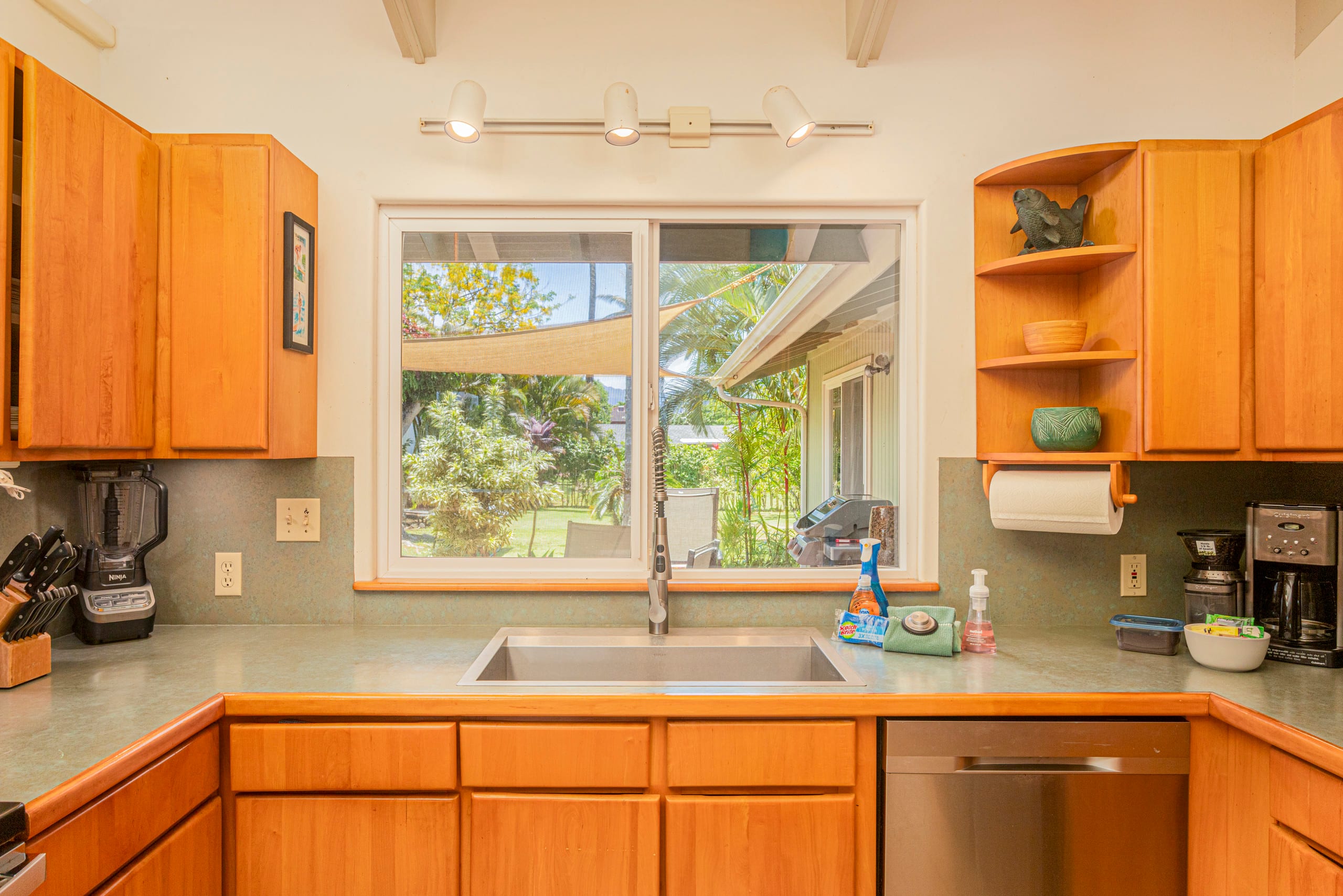 Private, 2 bdr Hawaiiana Charmer ~ Bonus Room avl - Image 10
