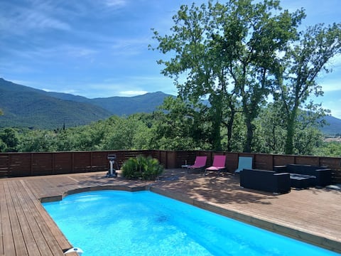 Villa with pool and stunning views!