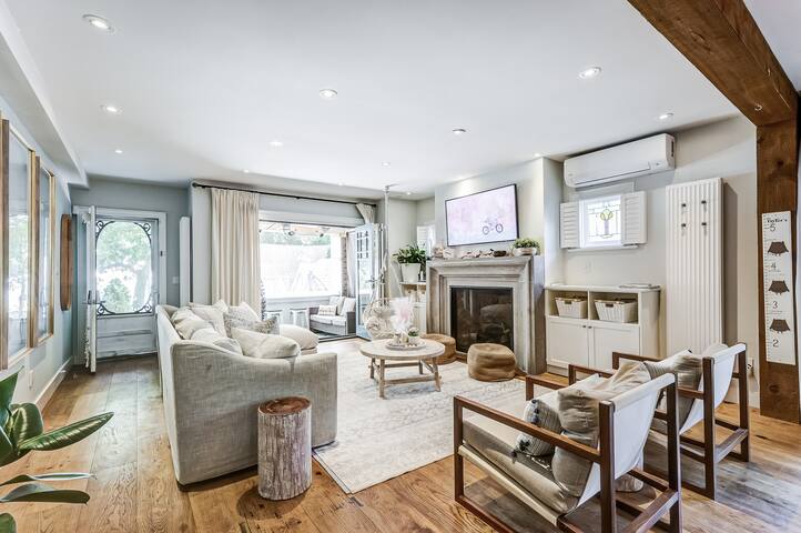 Lakefront Beach House in the City gallery image 3