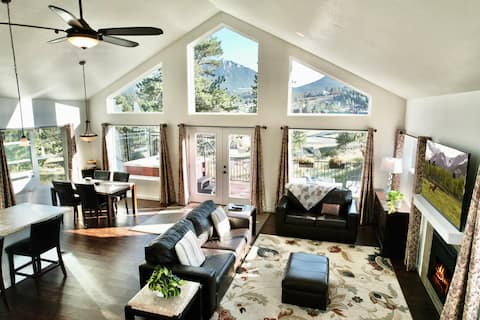 Spectacular Views-Hot Tub-Fireplace-Coaster Passes