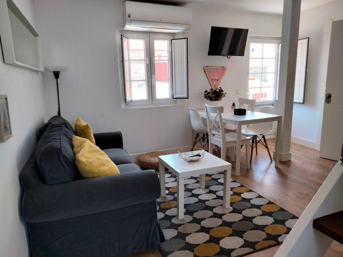 Top performing Airbnb: Penthouse with terrace in a monumental area. in Pontevedra