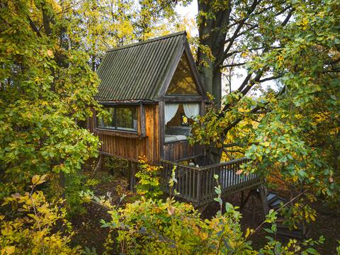 ENJOY COZY TreeHouse  +Sauna+MountainViews+Gardens