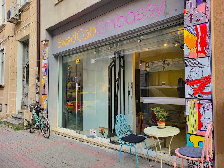 Swed Cab Embassy 1 Hostel & Coworking Space - バルナ