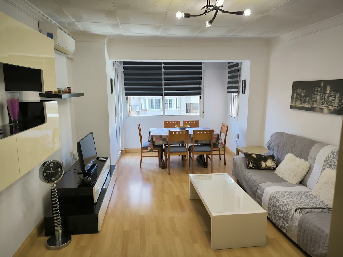 Top Airbnb: Apartment located 40 meters from the beach! à Vinaròs