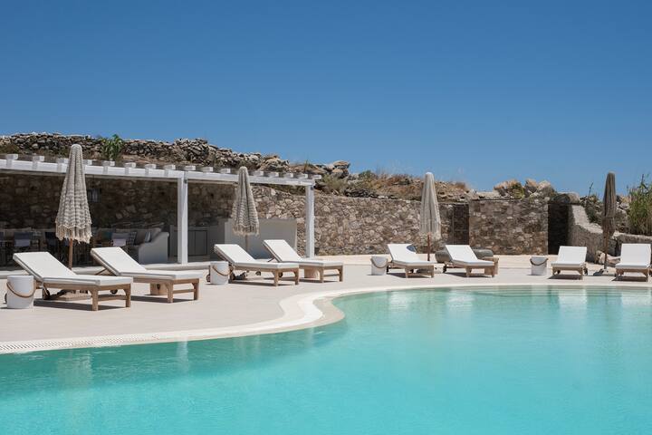 The Mykonian Escape gallery image 2