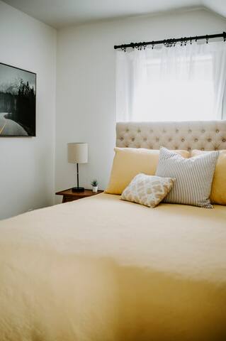 Oakes House+waterfront+games room+hot tub+ firepit gallery image 2