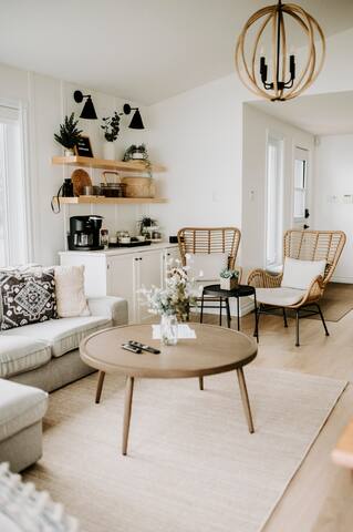 Oakes House+waterfront+games room+hot tub+ firepit gallery image 4