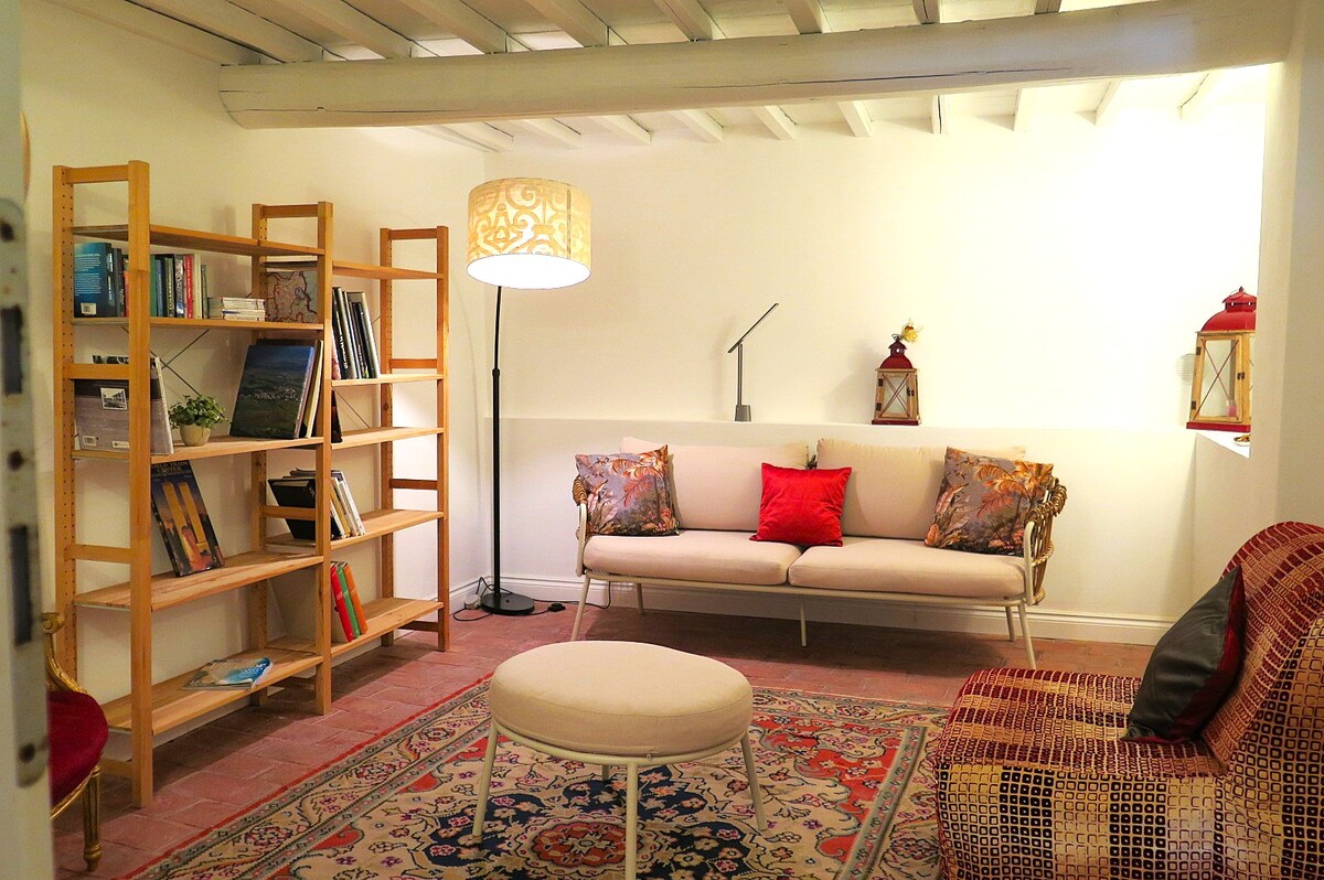 Top Airbnb: Relax in San Gimigano: Terrace + free Parking. in San Gimignano
