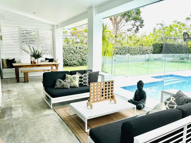 Stunning Designer Home on Sydneys Northern Beaches gallery image 3