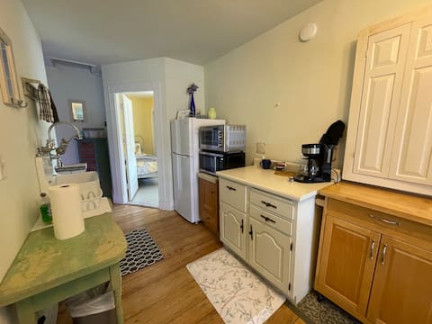 Successful Airbnb property: Relaxing, private, & close to beaches and trails. in Saco