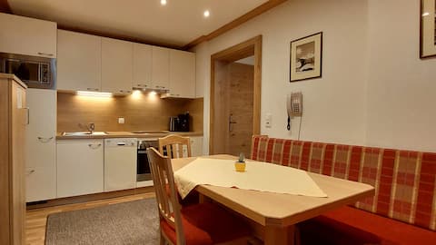 Erfolgreiche Airbnb-Immobilie: Tyrol apartment for 2 to 4 people in Kappl