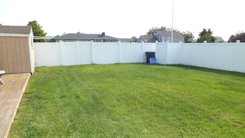 Great House, Great Location, Free Beach Parking gallery image 2