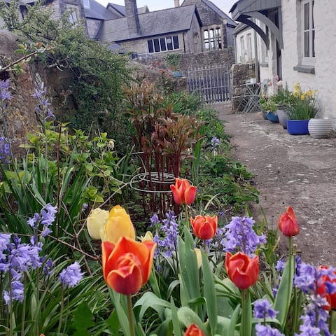 Garden View: Your Llantwit home from home