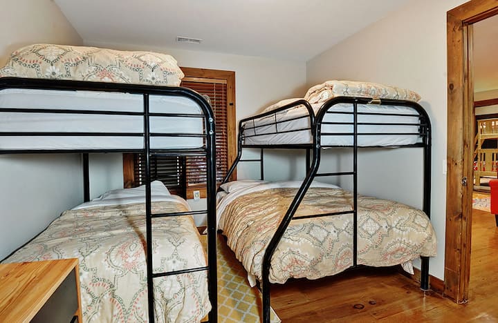 The bunk room that sleeps 5 people.