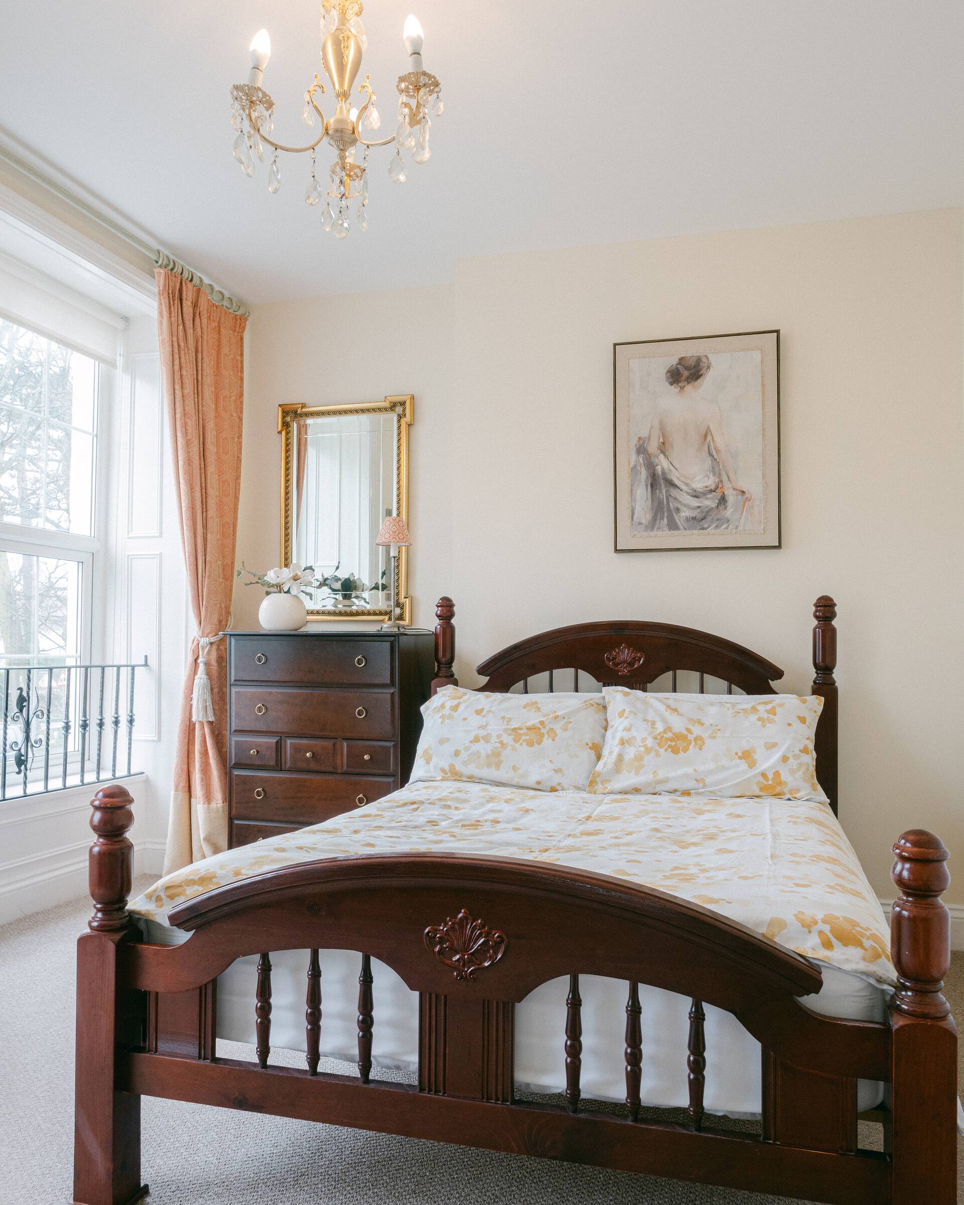 A beautiful apartment in an old georgian building