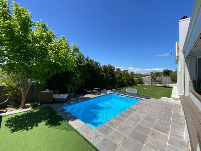 4 bedroom house in security estate in Durbanville gallery image 3