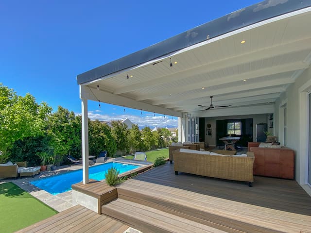 4 bedroom house in security estate in Durbanville