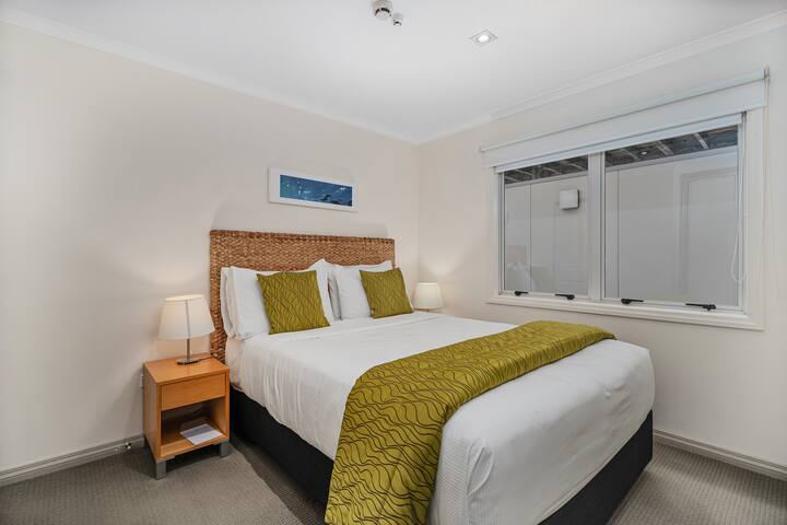 ห้องนอนควีนไซส์ที่รถเข็นเข้าถึงได้