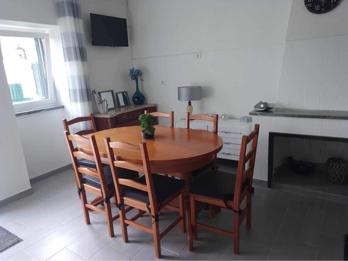 Successful Airbnb property: Rental of a traditional house in a village in Leiria