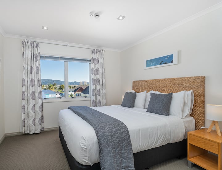 Gran dormitorio principal con baño privado