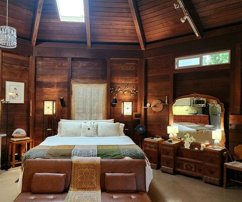 Zen Treehouse Private Retreat & Farm Stay