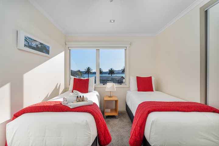 Ზედა საძინებელი 2 ერთადგილიანი საწოლით