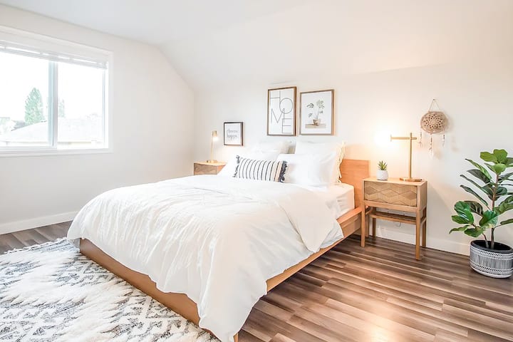 Светло убежище с изискан декор и спокойна атмосфера за пълна релаксация!