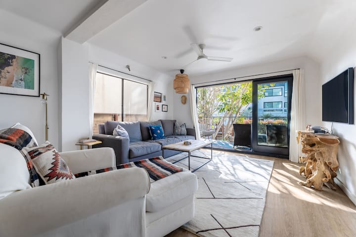 Stylish beachpad steps from beach, on walk streets