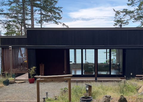 Oceanfront Oasis, beautiful/modern/private, Mthly!