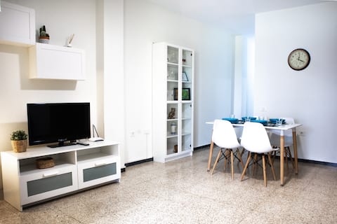Anuncio de Airbnb popular: Casa Toña – Central, 50m from the Beach en Arona
