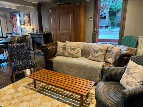 Top Airbnb: Country house with sea and pool view in Gairaut
