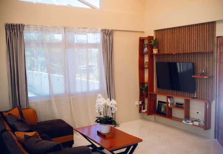 Zilla's Guest House W/ Private Pool And Restaurant - Bolinao