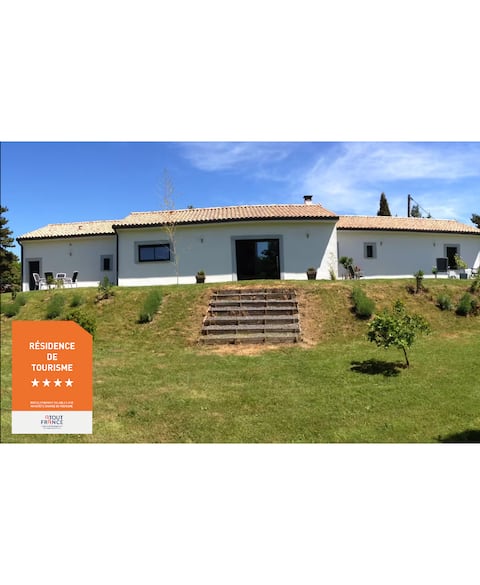 2 steps from the lake, 4-star furnished tourist accommodation