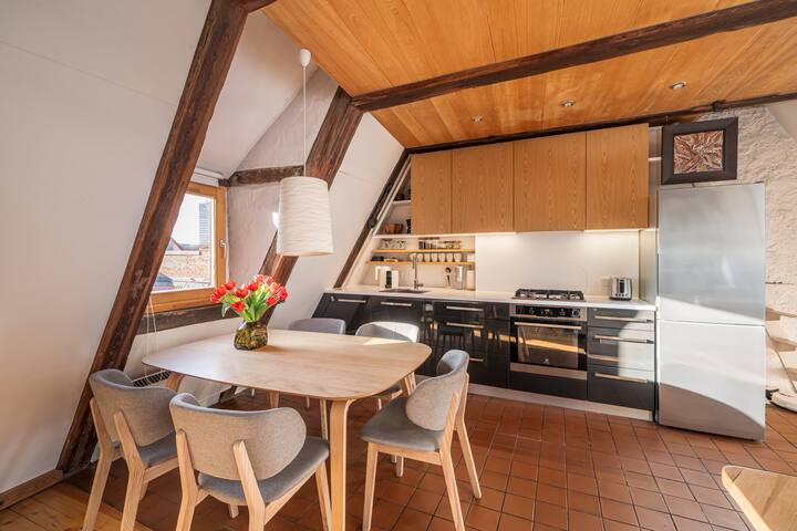 Rustic 3 bedroom loft in Old Town gallery image 3