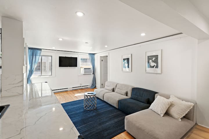 Stylish – Top location – Free parking – sleeps 9