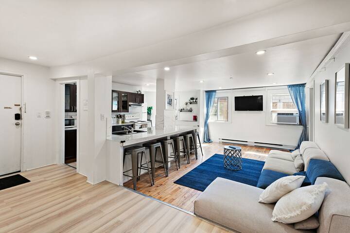 Stylish – Top location – Free parking – sleeps 9 gallery image 3