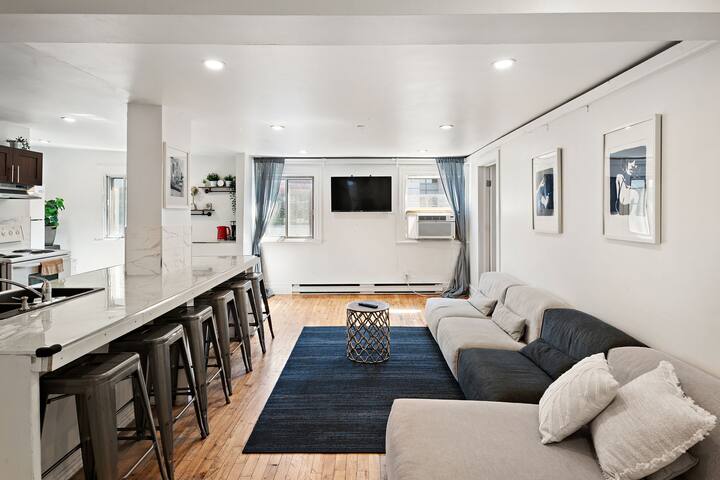 Stylish – Top location – Free parking – sleeps 9 gallery image 4