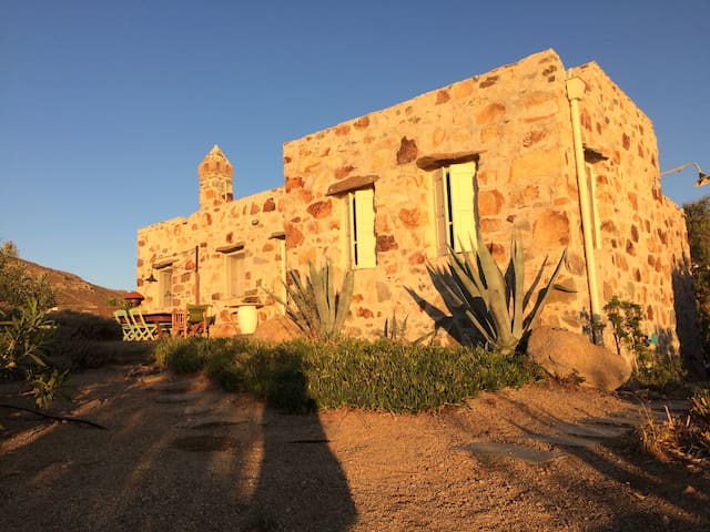 A treat near the beach – Serifos The Writer’s Home