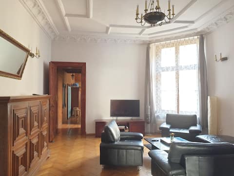 Top performing Airbnb: Apartment in Lodz Center 170m2 + Parking + WiFi in Łódź