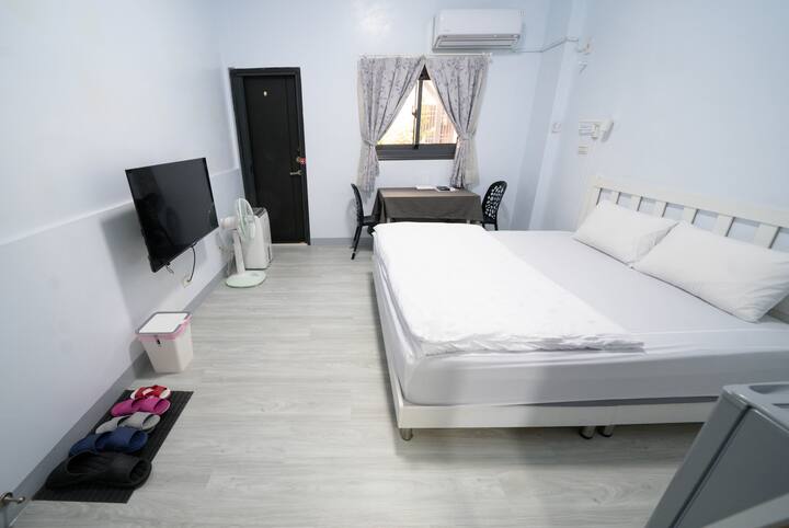 Schlafzimmer 1
