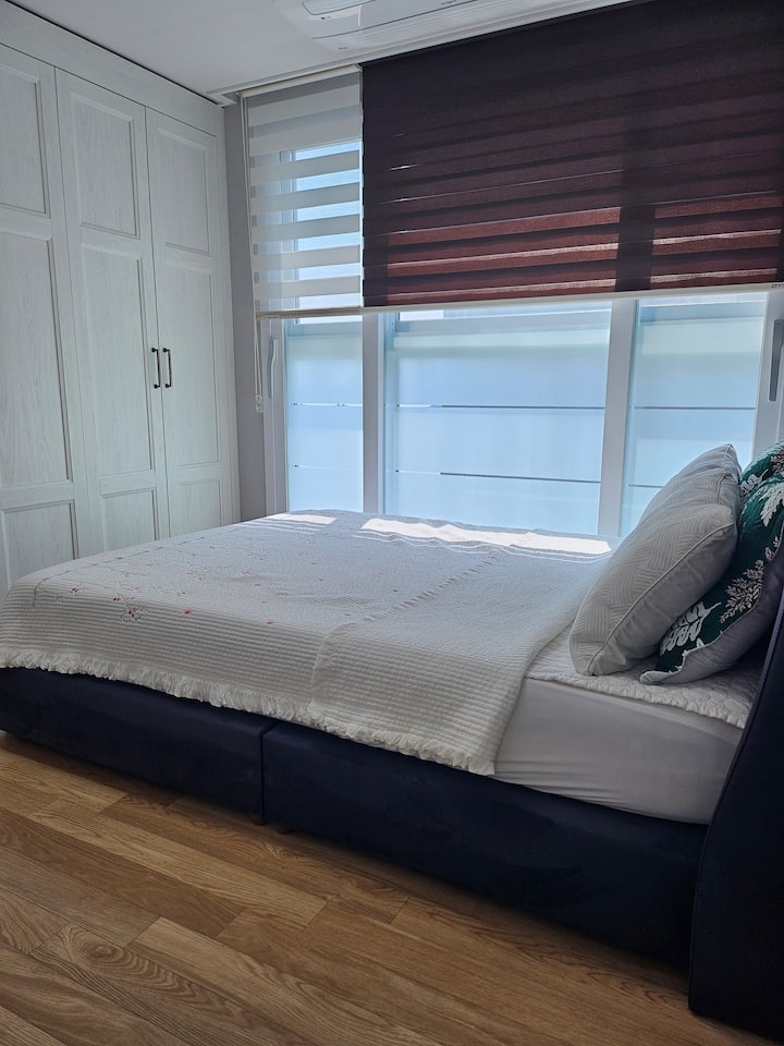 Veľká izba ~ La Cloud 20 cm prírodná latexová manželská posteľ
(Dážď. Kim Tae-hee. Reklamná posteľ)